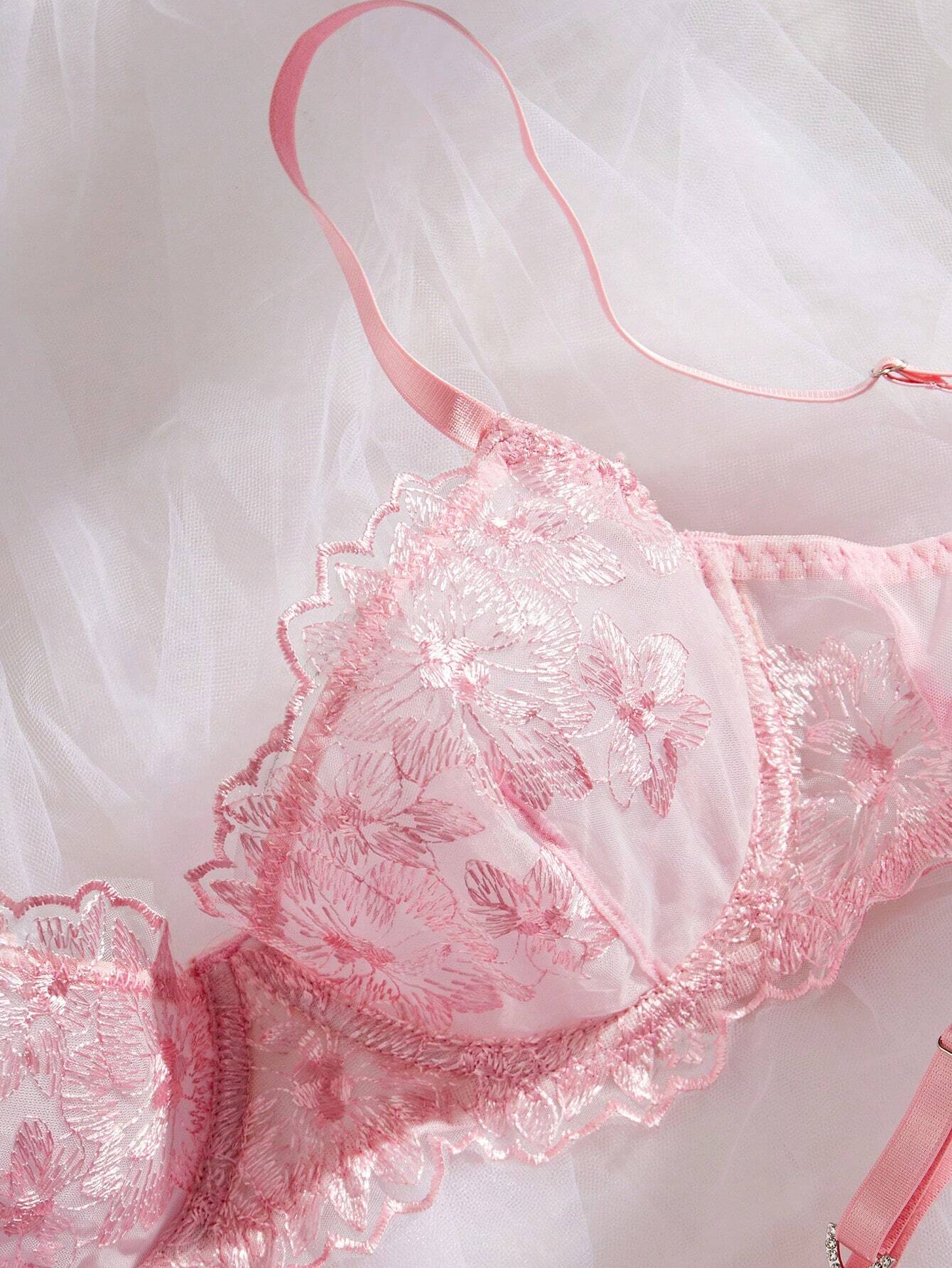 Rožinės spalvos seksualus apatinio trikotažo komplektas